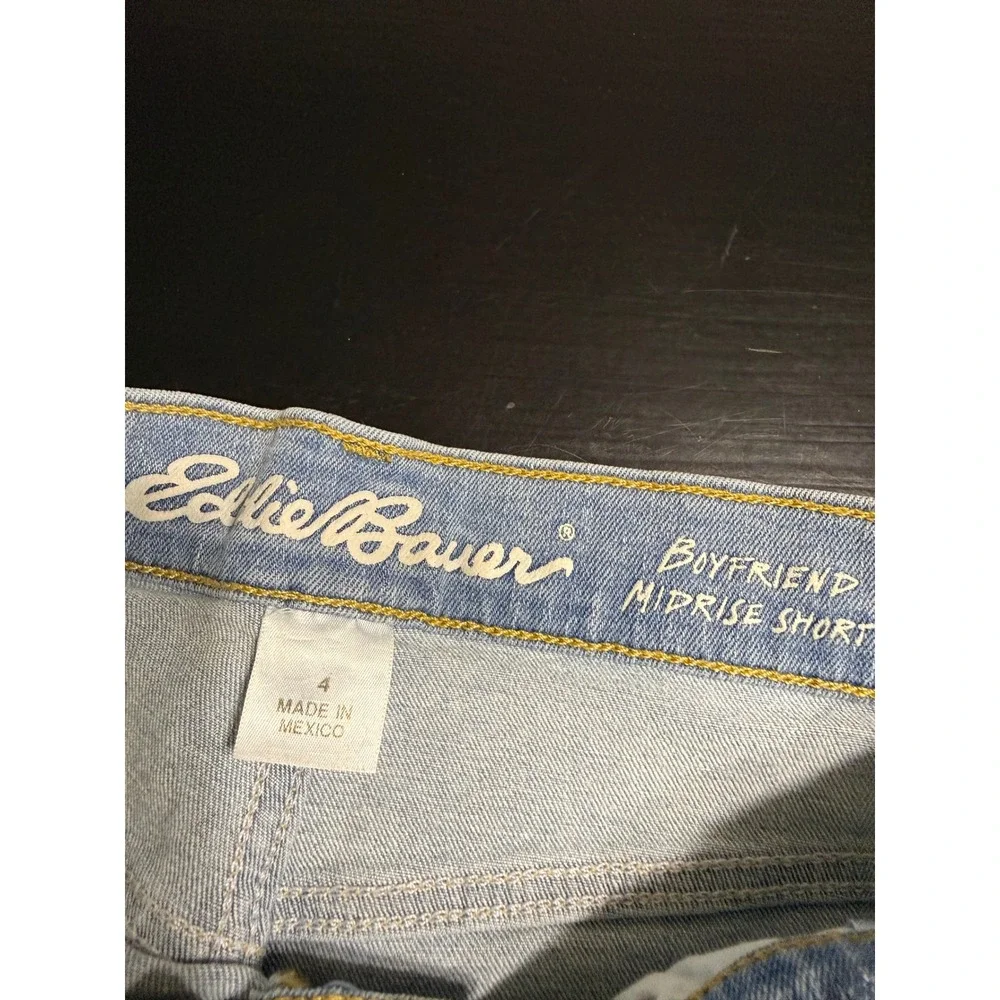 Eddie Bauer Boyfriend Midrise Shorts Light Wash Denim Size 4 Womens